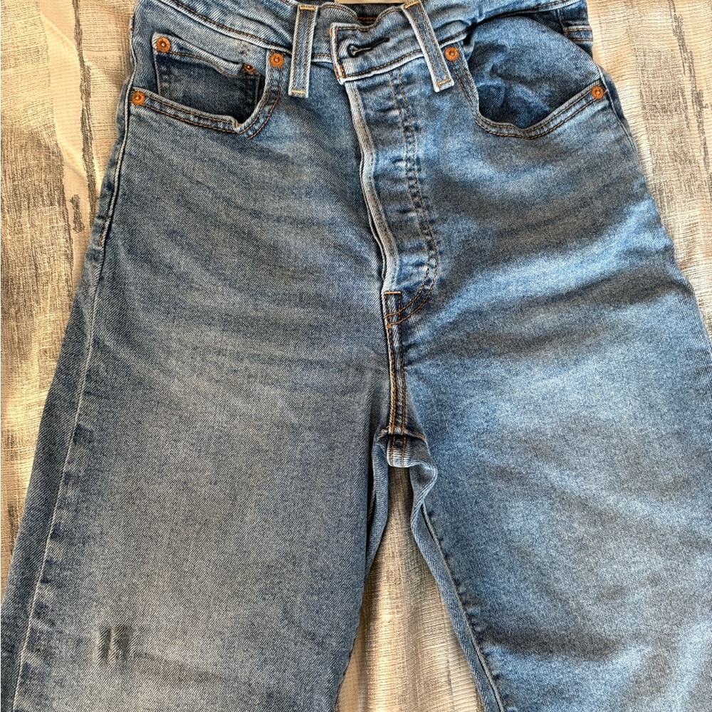 Levi rip cage straight size 27